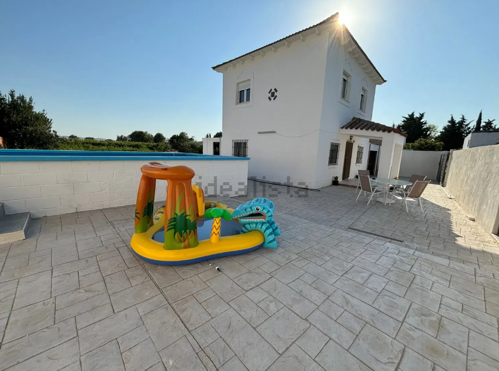 Chalet con piscina en venta en El Burgo de Ebro por 88.000 euros