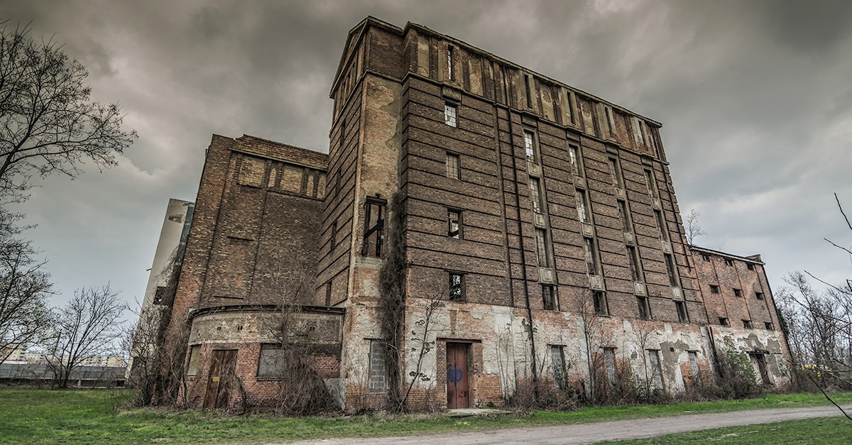 El fenómeno viral del ‘urbex’: la exploración urbana que transforma edificios en ruina en historias
