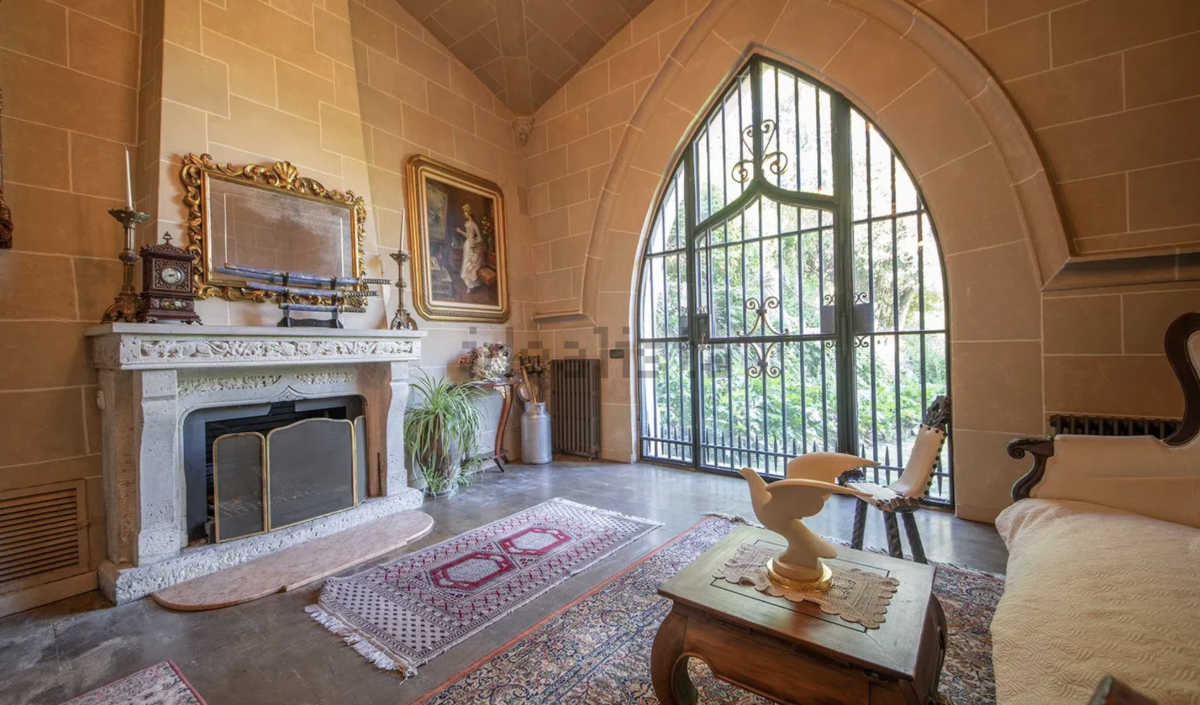 A la venta por 2,2 millones el Castell Rubinat, una construcción modernista catalana y Bien de Interés Cultural