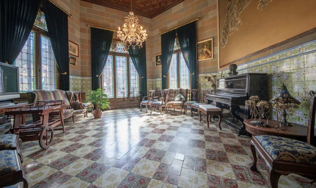 A la venta por 2,2 millones el Castell Rubinat, una construcción modernista catalana y Bien de Interés Cultural