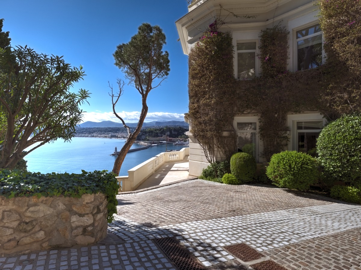 Savills saca al mercado la antigua residencia de Sean Connery en la Riviera Francesa por 23,5 millones de euros