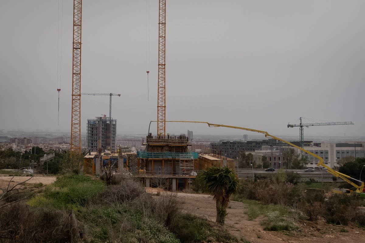 El precio medio de la vivienda libre logra su valor más alto desde 2008 tras subir un 9% hasta marzo Archivo - Viviendas en construcción.