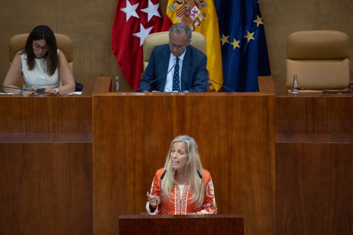 Madrid aprueba la ampliación al 50% de la bonificación de Sucesiones y Donaciones a hermanos, tíos y sobrinos La consejera de Economía, Hacienda y Empleo de la Comunidad de Madrid, Rocío Albert, interviene durante una sesión plenaria en la Asamblea de Madrid, a 12 de junio de 2025, en Madrid (España). La Asamblea de Madrid aprueba por lectura única y a través de