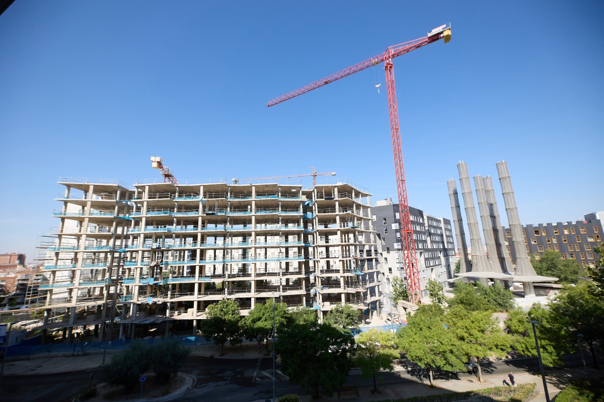 El Círculo de Empresarios reclama un Pacto de Estado por la vivienda y más suelo urbanizable Archivo - Foto de archivo de un bloque de viviendas.