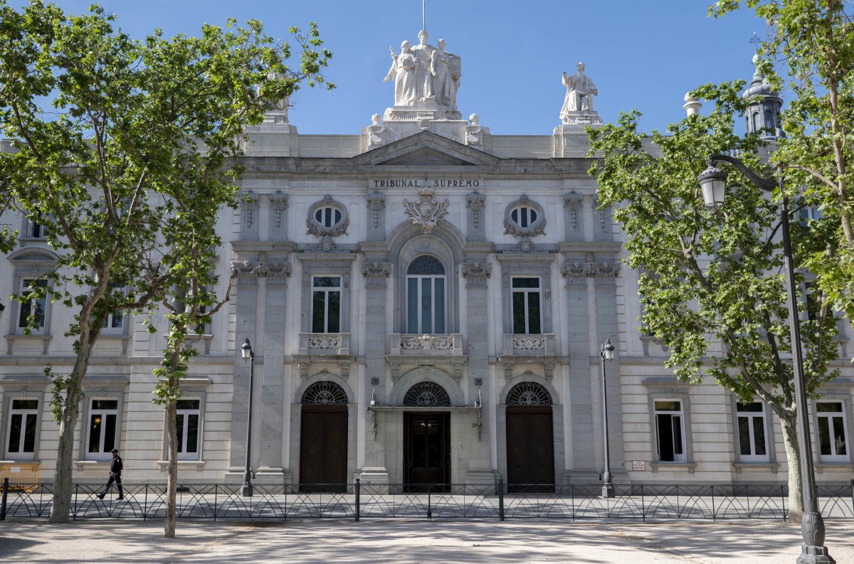 El Supremo da la razón a los clientes de la macrodemanda por cláusulas suelo promovida por Adicae Archivo - El edificio del Tribunal Supremo, a 24 de abril de 2023, en Madrid (España).
