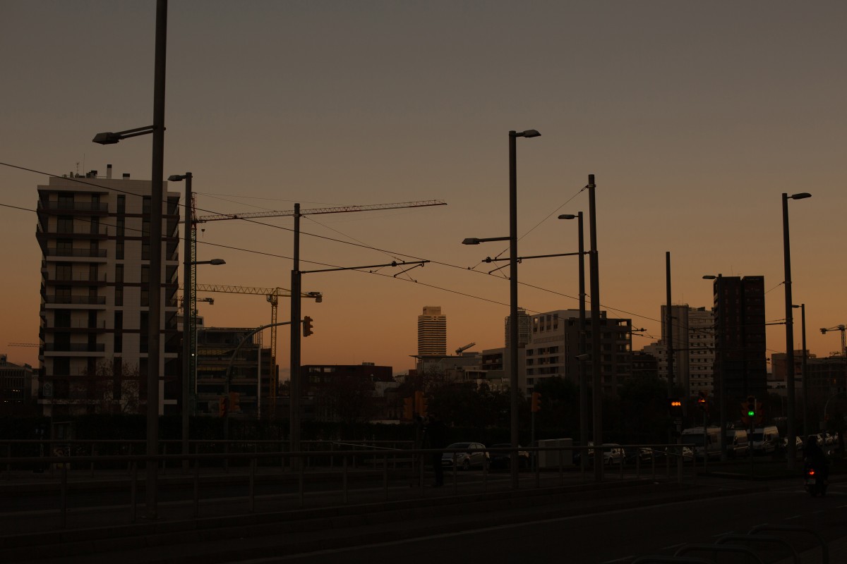 La actividad de la construcción sube en abril un 1,7% en la eurozona y un 1,4% en la Unión Europea Archivo - Edificios con grúas, a 11 de enero de 2022, en Barcelona, Cataluña (España).