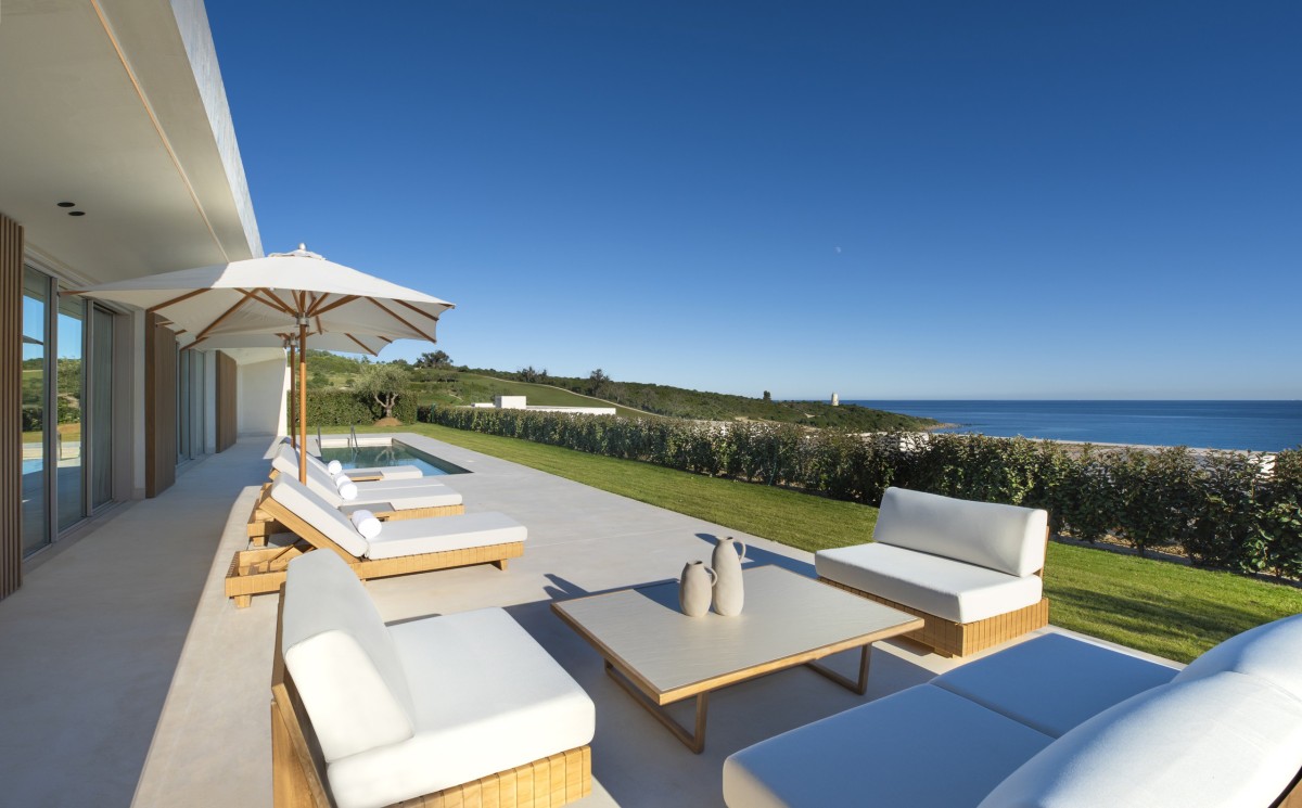 La inversión hotelera en España cae un 32% en la primera mitad de 2025, hasta los 1.086 millones Archivo - Villa de Fairmont La Hacienda Hotel , La Alcaidesa, Andalucia. España