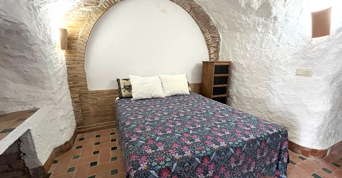 abandoned cave houses for sale