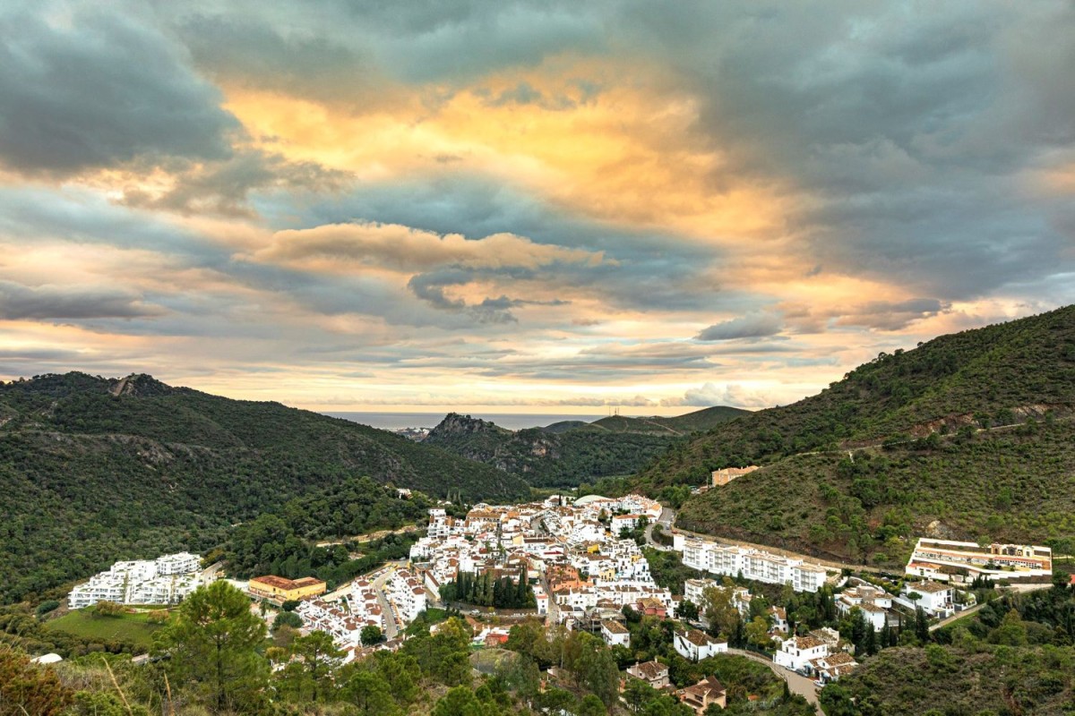Living in Benahavís