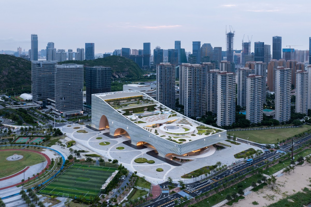 El nuevo Complejo Cultural y Artístico de Hengqin es una imponente obra del estudio Atelier Apeiron en la ciudad china de Zhuhai.
