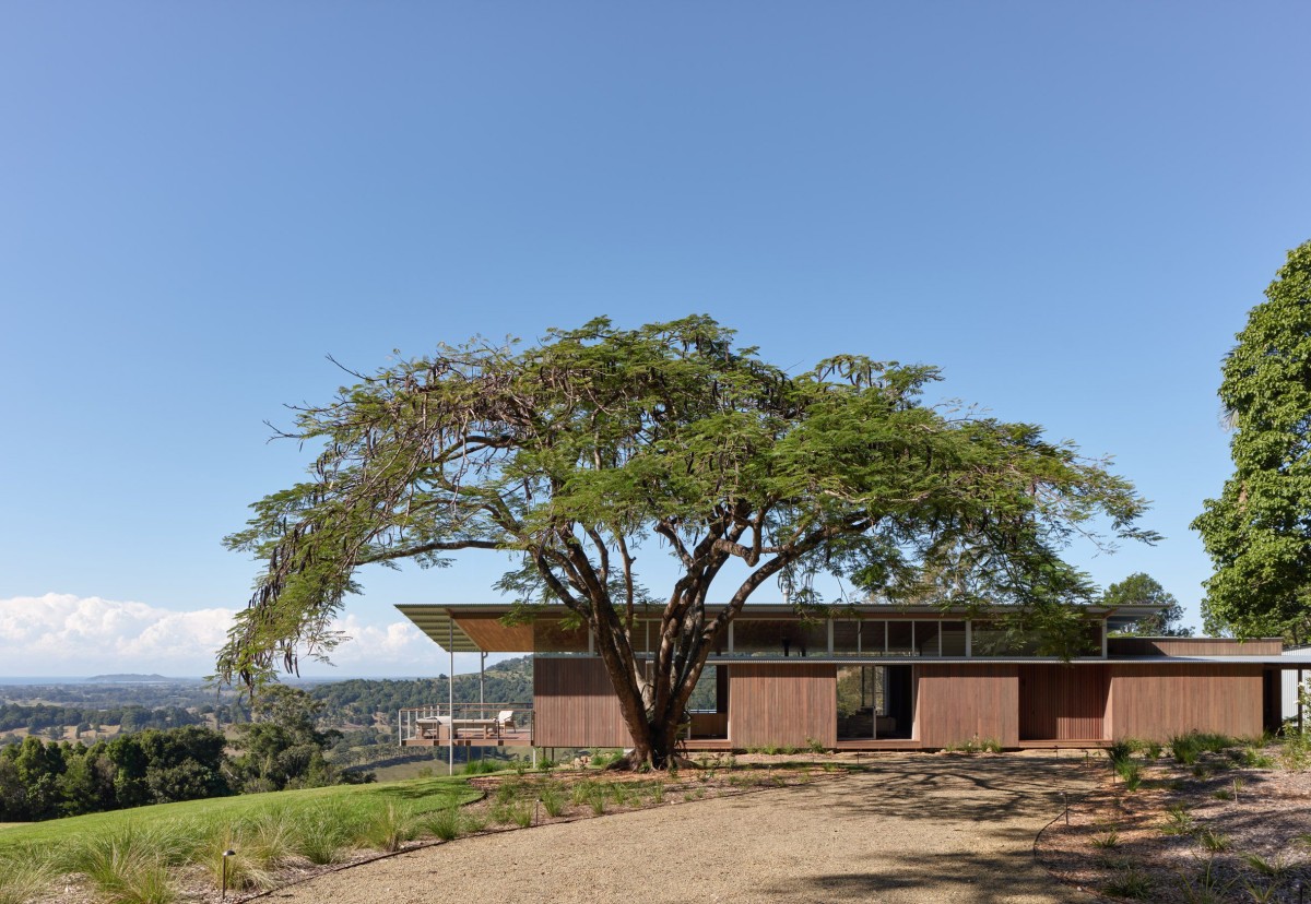 Todo el paisajismo fue concebido para preservar la vegetación existente y enriquecerla con especies autóctonas.