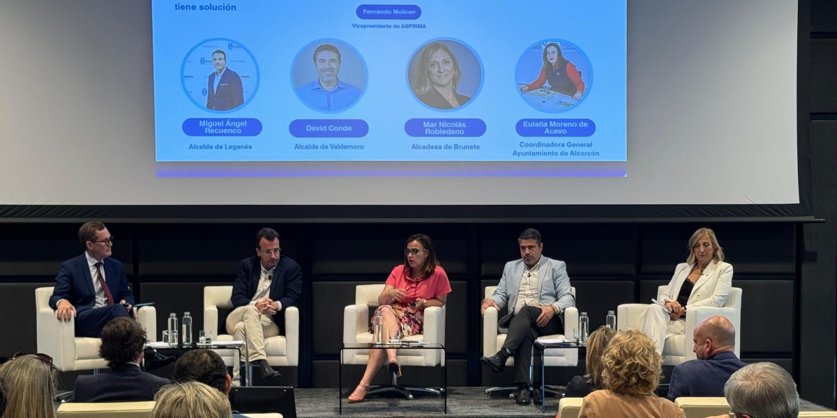 (De izq. a dch.) Fernando Moliner (Asprima), Miguel Ángel Recuenco (Leganés), Eulalia Moreno (Alcorcón), David Conde (Valdemoro) y Mar Nicolas Robledan (Brunete).