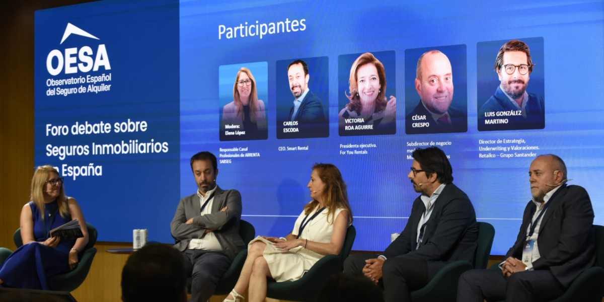 (De izq. a dch.) Elena López (Arrenta Sabseg), Carlos Escoda (Smart Rental), Victoria Roa (For You Rentals), Luis González (Retailco – Grupo Santander) y César Crespo (Mutua de Propietarios).