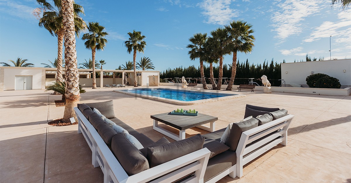 Luxury villa for sale in Elche