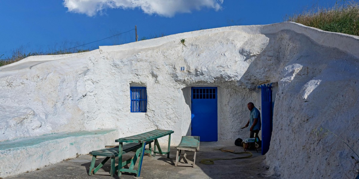 What are cave houses in Spain