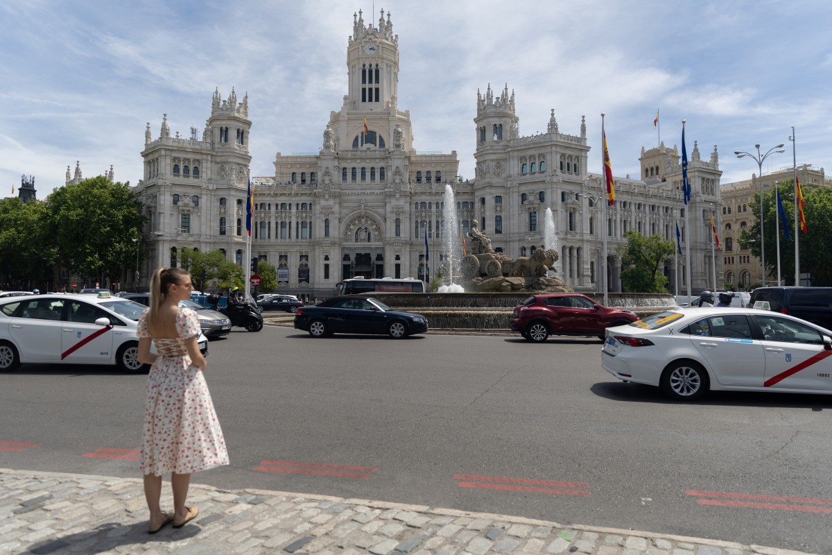 AHS lanza un vehículo de 10 millones de euros para rehabilitar edificios del centro de Madrid Archivo - Vista de la plaza de Cibeles, a 9 de mayo de 2024, en Madrid (España).