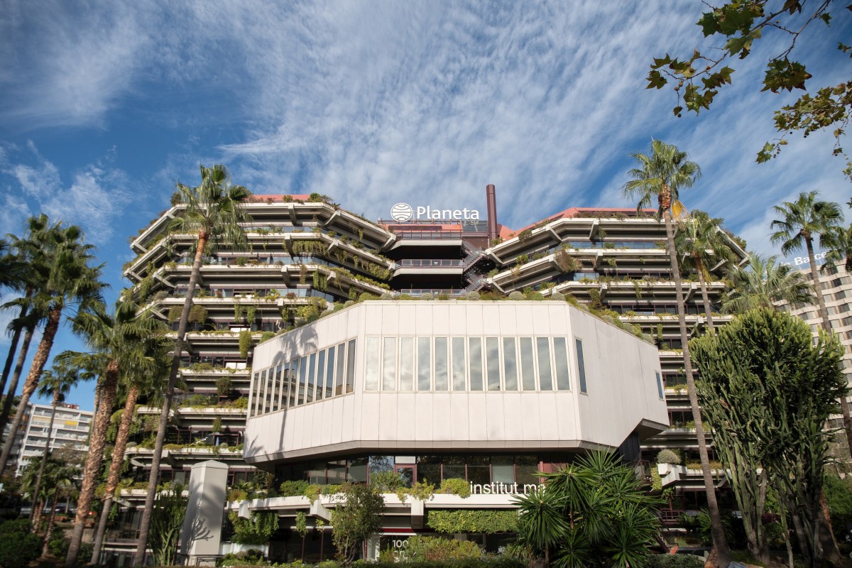 El sector inmobiliario español capta más de 6.700 millones en el primer semestre, según Cushman & Wakefield Sede del Grupo Planeta, adquirida por Pontegadea en una de las operaciones inmobiliarias recientes más destacadas.
