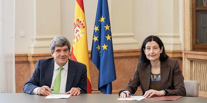El Banco de España y los notarios colaboran para mejorar la investigación del mercado inmobiliario (I-D). El Gobernador Del Banco De España, José Luis Escrivá, Y La Presidenta Del Consejo General Del Notariado, Concepción Pilar Barrio Del Olmo.