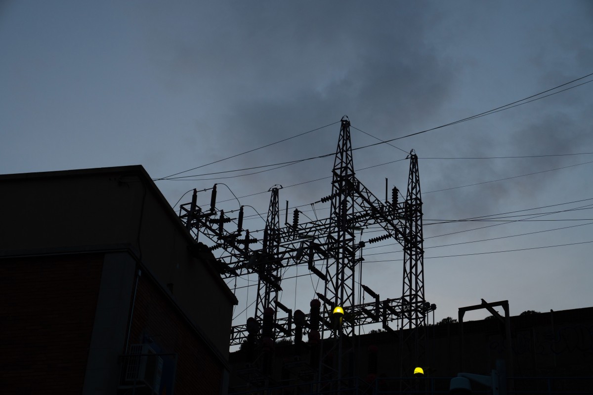 Archivo - Tendido eléctrico en Barcelona, Cataluña (España)