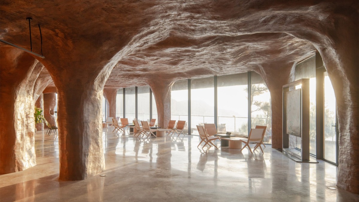 La Blue Insight Cave Space, diseñada por el estudio 3andwich Design, es una estructura ubicada en un pequeño saliente de tierra en la costa de Fujian (China).