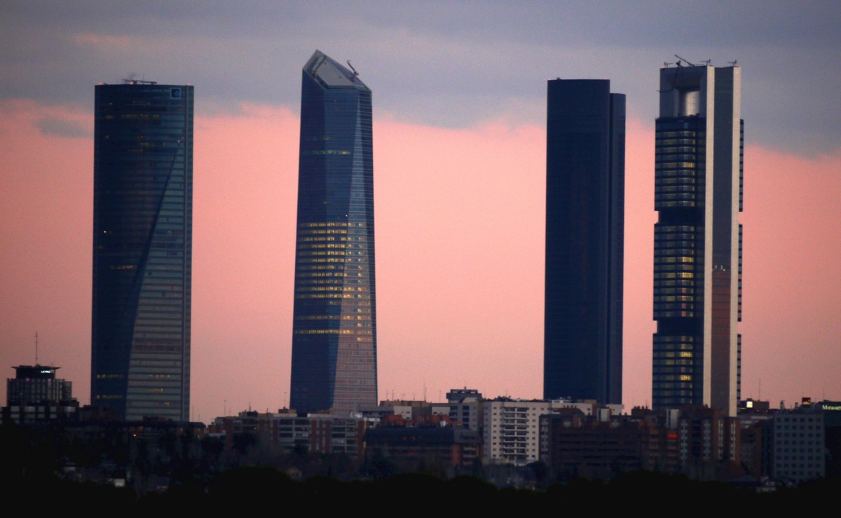 Conjunto de las Cuatro Torres Business Area de Madrid, un icono moderno de la capital española.