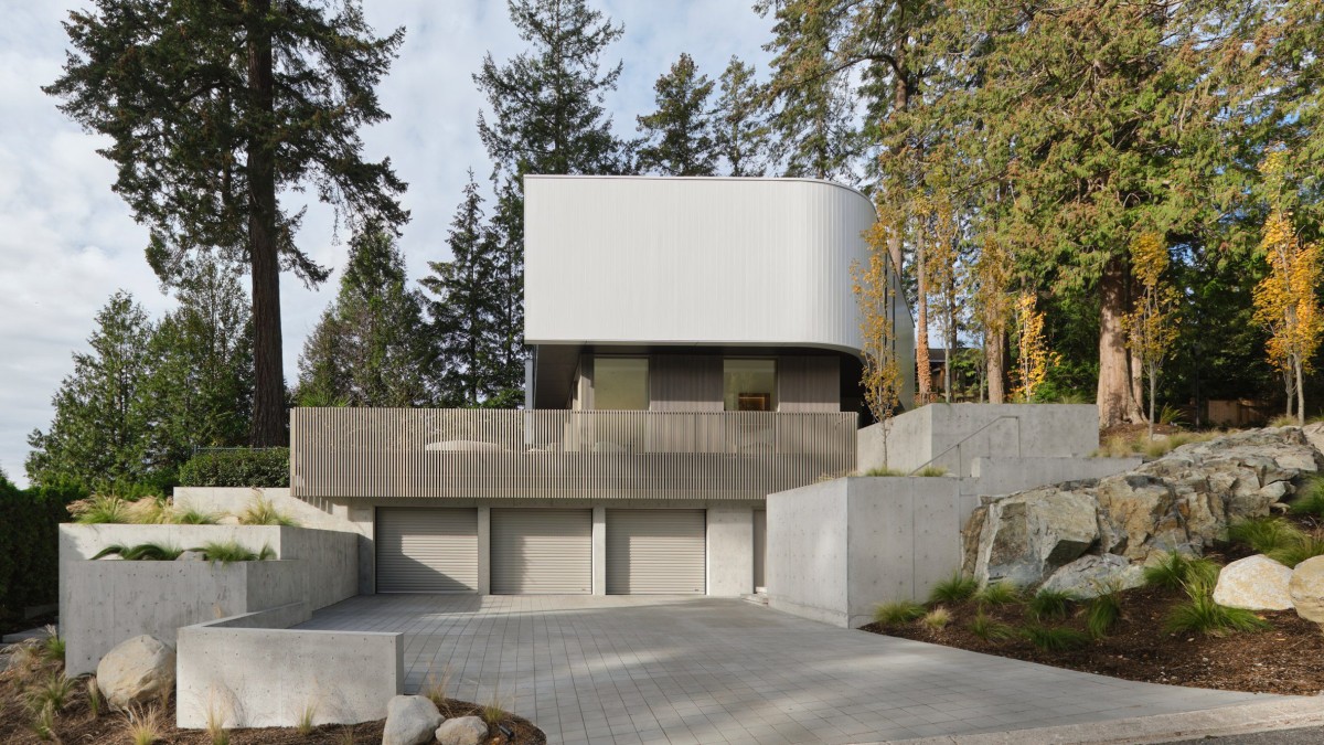 Piano House se ubica en el corazón de West Vancouver y está diseñada por el estudio canadiense Architecture Building Culture.