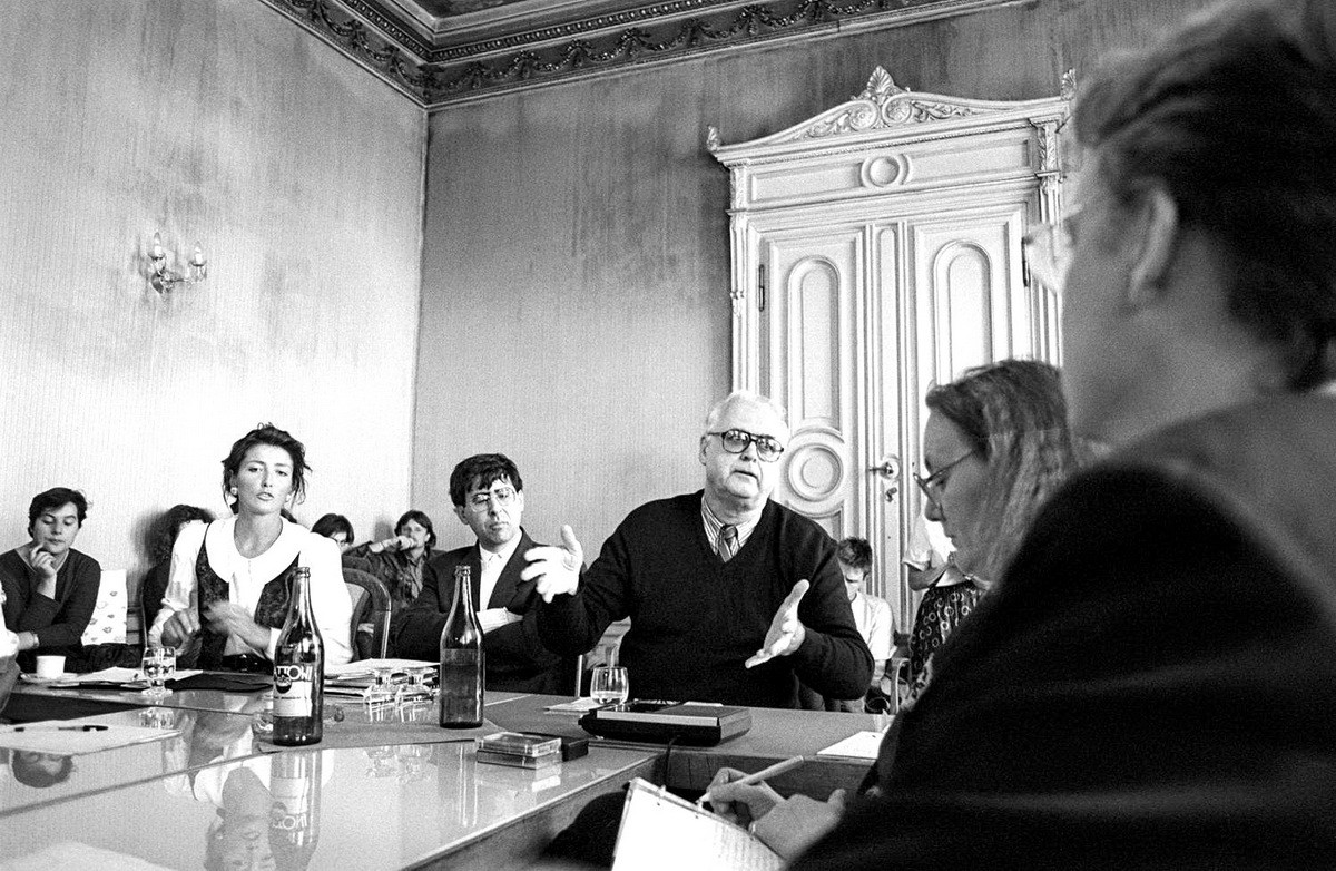 Hejduk durante una conferencia en Praga el 6 de septiembre de 1991.