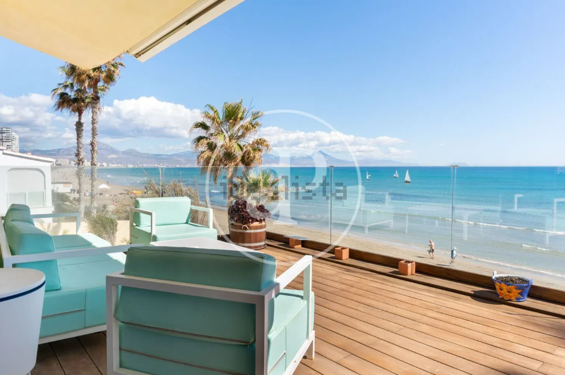 Chalet en primera línea de playa en Valencia