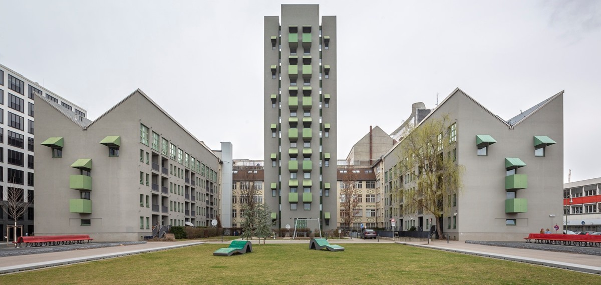 Kreuzberg Tower and Wings, obra de 1988 situada en Berlín.