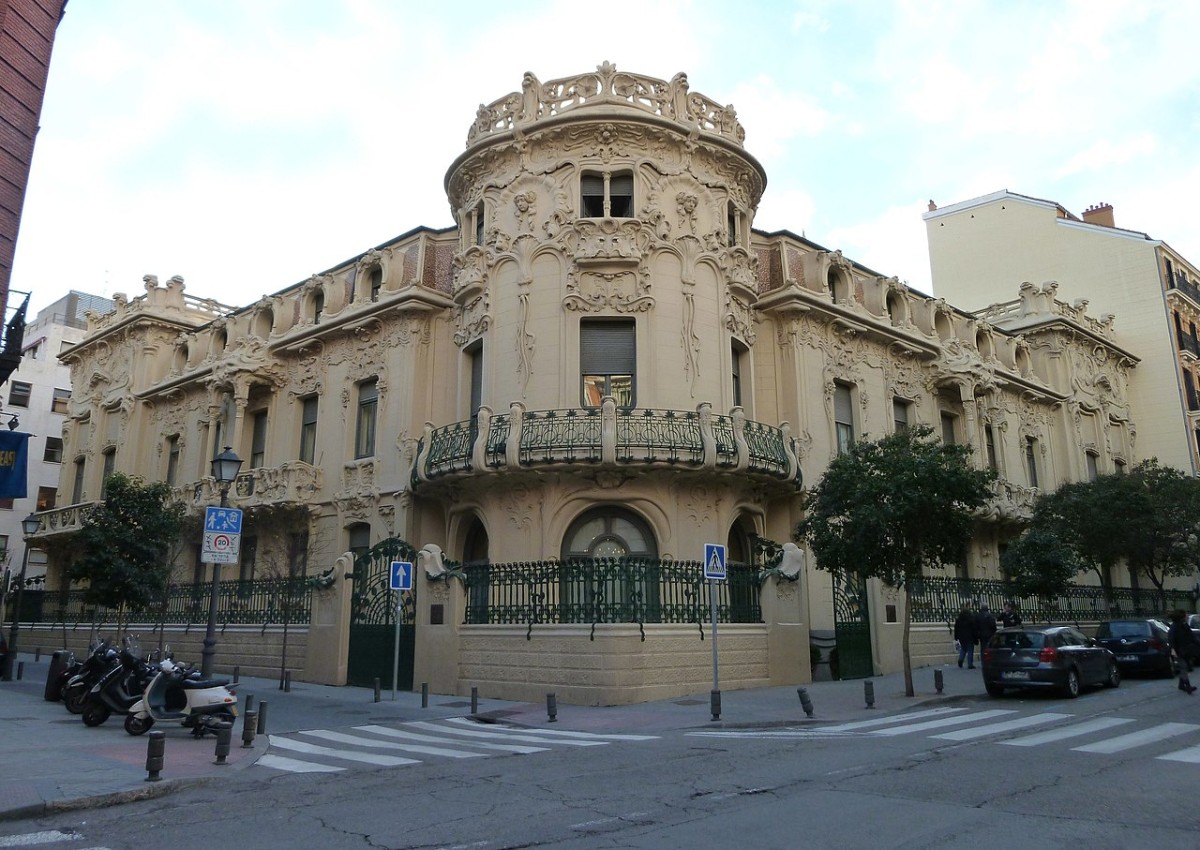 El Palacio de Longoria es uno de los edificios más representativos del modernismo madrileño.