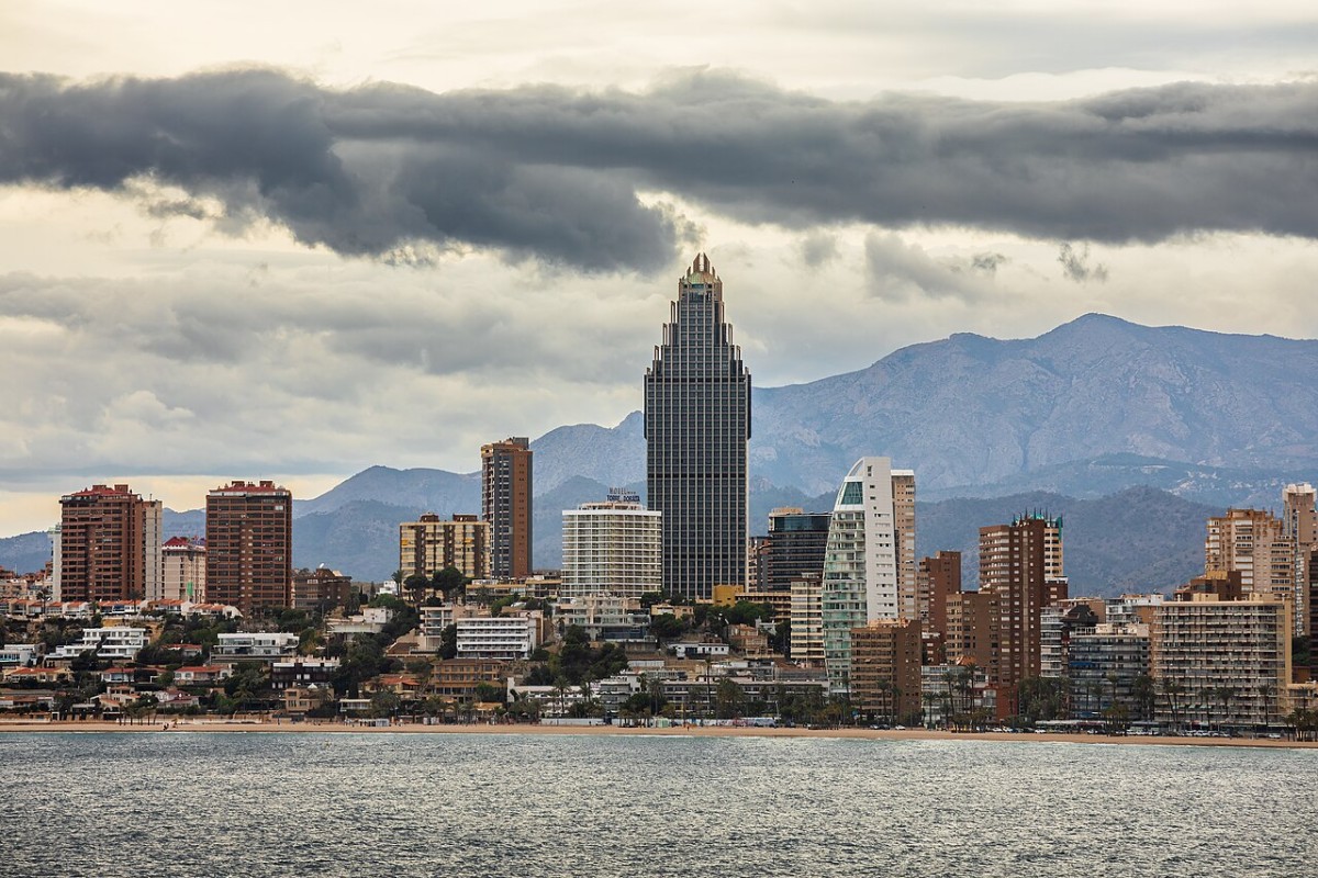 El Gran Hotel Bali fue el hotel más alto de Europa en su apertura y el edificio más alto de España desde 2002 hasta 2007.
