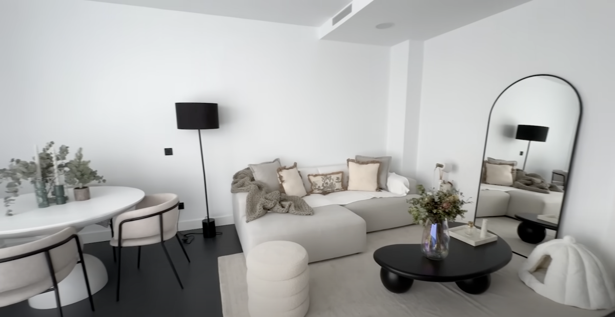 HOUSE TOUR| LolaLolita/ Youtube @LolaLoliitaaa