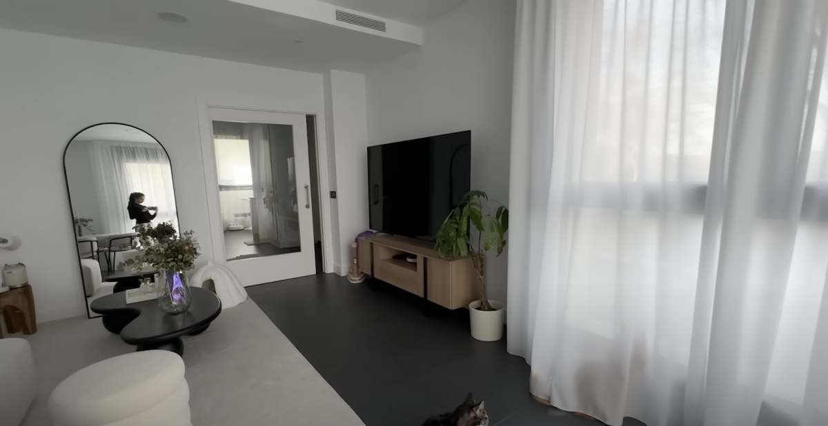 HOUSE TOUR| LolaLolita/ Youtube @LolaLoliitaaa