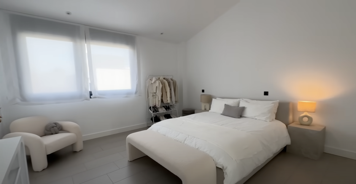 HOUSE TOUR| LolaLolita/ Youtube @LolaLoliitaaa