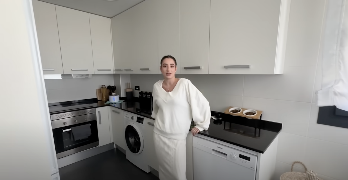 HOUSE TOUR| LolaLolita/ Youtube @LolaLoliitaaa