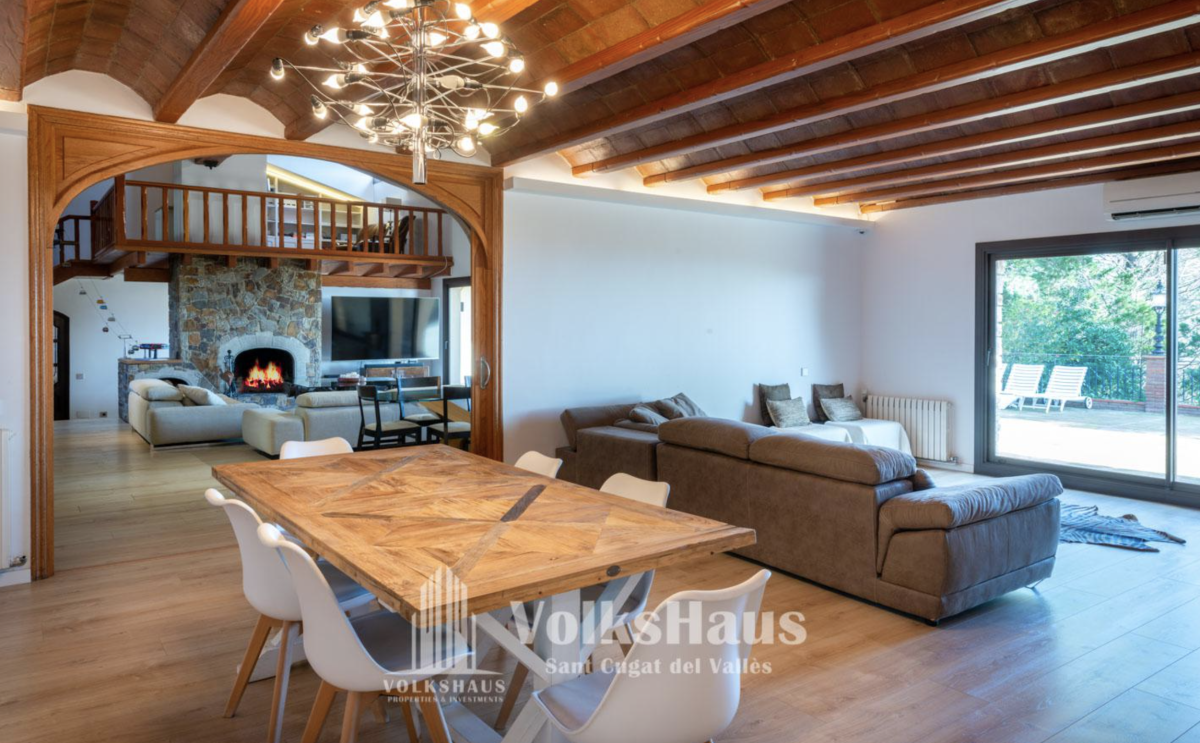 Así es la casa en la que vivió el 'streamer' Ibai Llanos en Barcelona y que se ha vendido con una rebaja del 20%