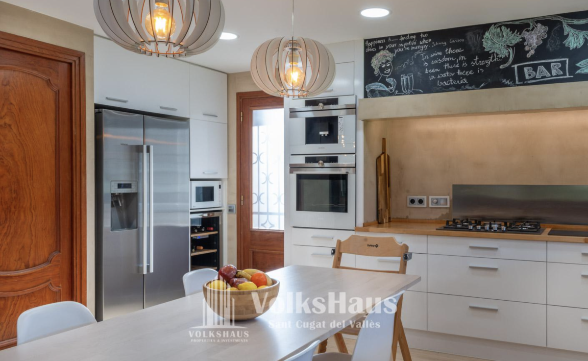 Así es la casa en la que vivió el 'streamer' Ibai Llanos en Barcelona y que se ha vendido con una rebaja del 20%