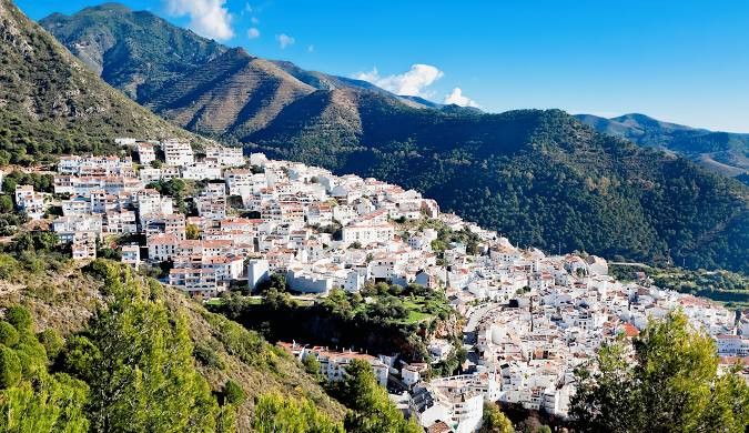 Uno de los mejores pueblos del mundo para vivir está en Málaga —  idealista/news