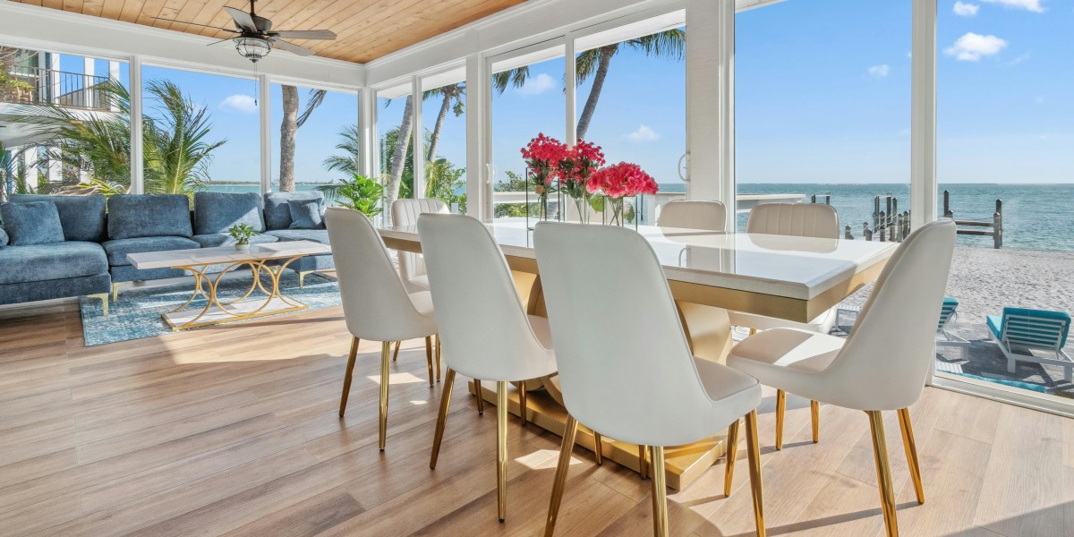 interiores de lujo con vistas al mar