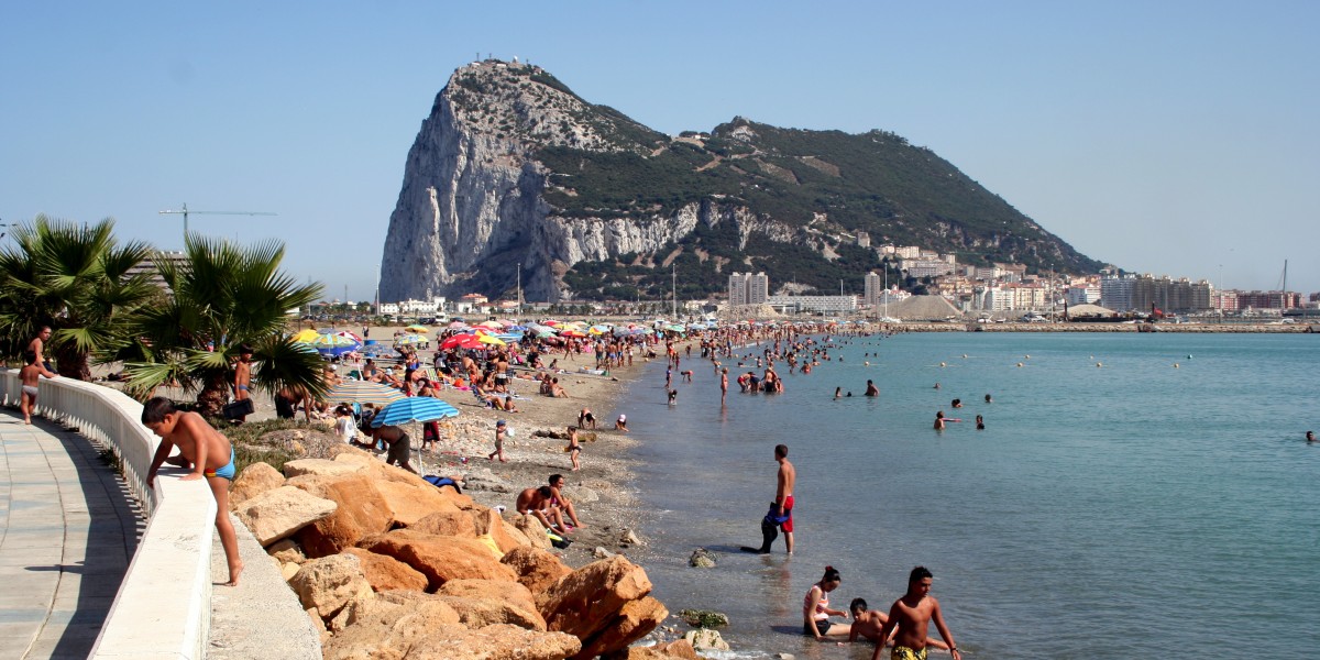 Living in La Linea de la Concepción