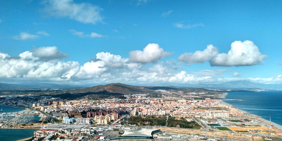 Living in La Linea de la Concepción