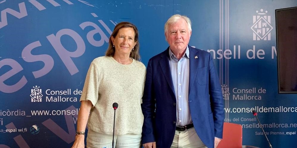 El conseller insular de Turismo, José Marcial Rodríguez, y la directora insular de Turismo por la Oferta y la Calidad, Clara del Moral