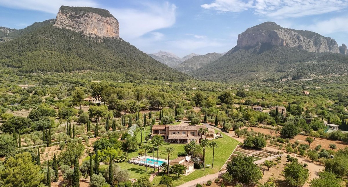 The property has a stunning location