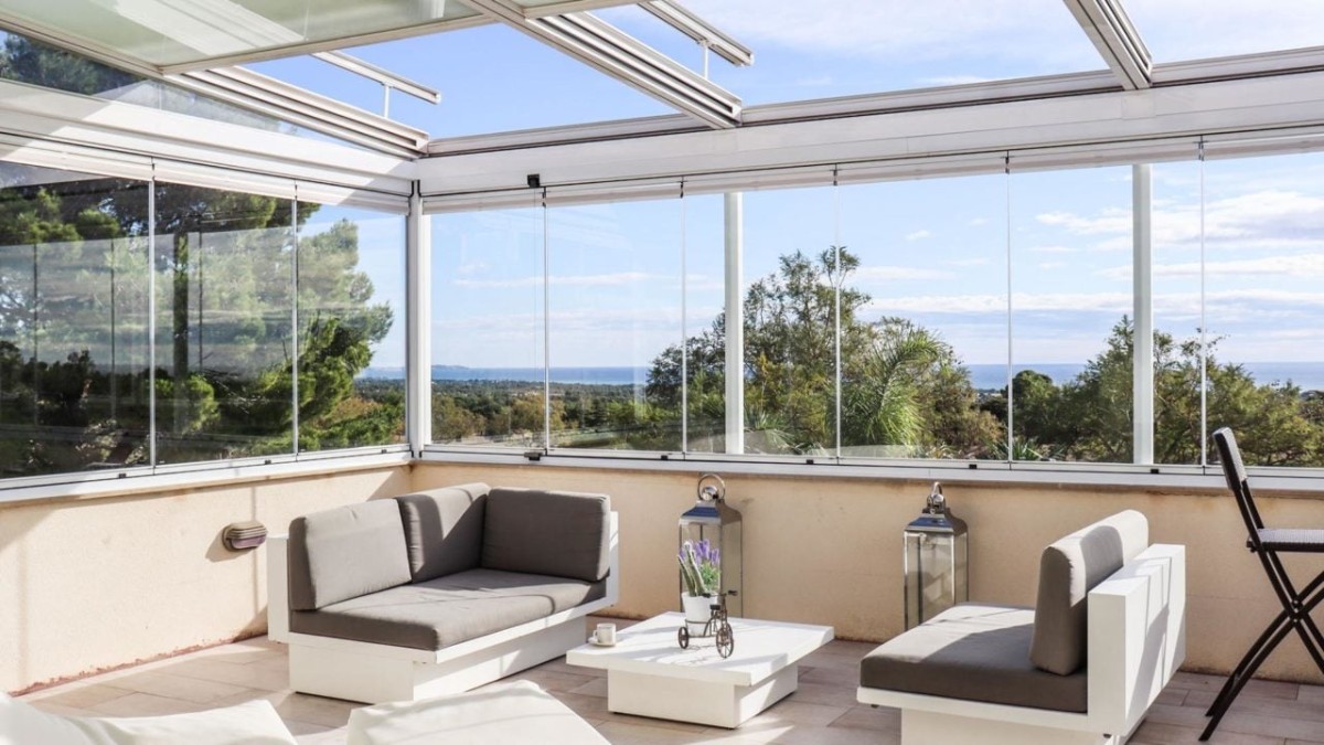 ¿Cuánto cuesta cerrar una terraza en 2025?