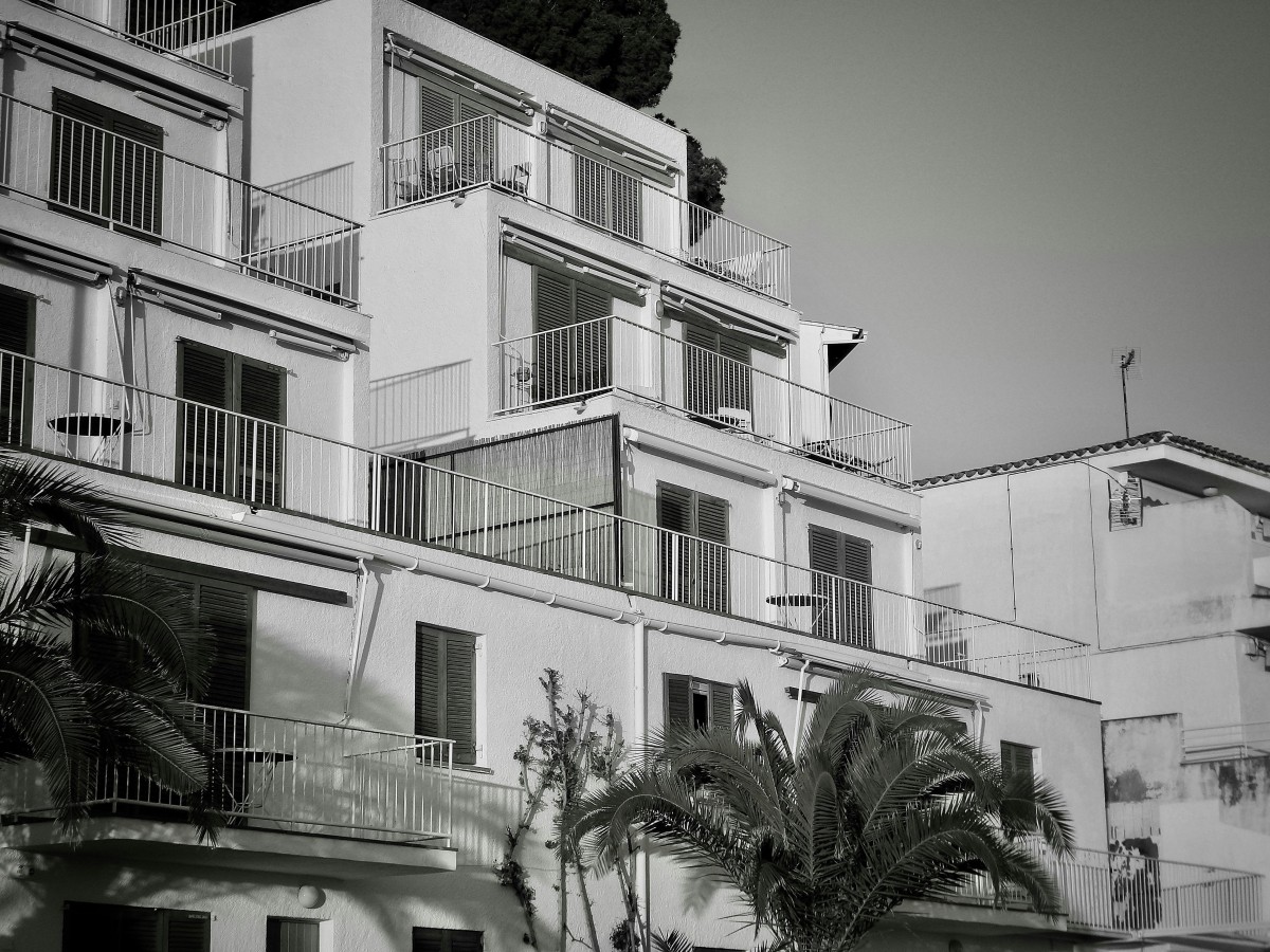 Vivre à Roses, Espagne