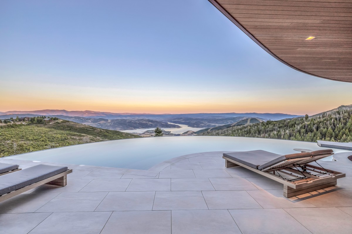 La lujosa mansión donde se rodó la película ‘Mountainhead’