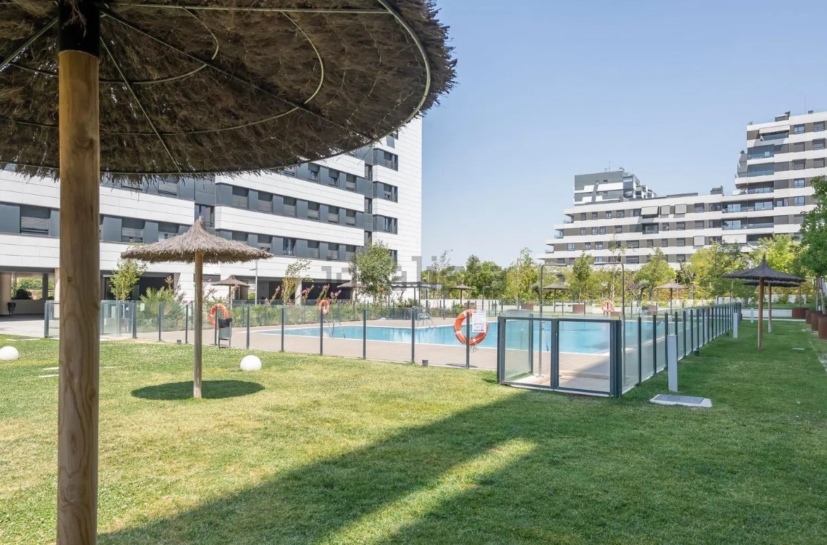 Comprar un piso con piscina en España supone un sobrecoste del 91%