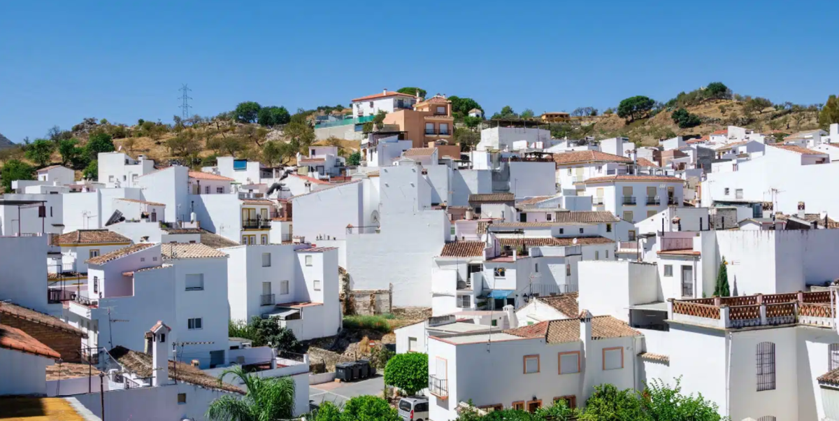 Monda, the municipality 20 minutes from Marbella with affordable houses