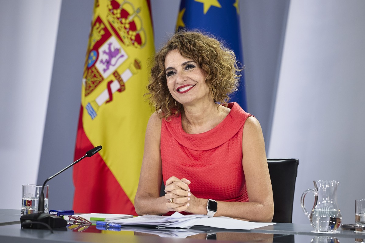 La vicepresidenta primera y ministra de Hacienda, María Jesús Montero, durante la rueda de prensa tras el Consejo de Ministros este martes.