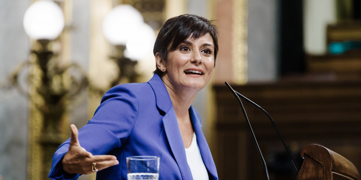 La ministra de Vivienda, Isabel Rodríguez, interviene durante un pleno en el Congreso de los Diputados, a 10 de septiembre de 2025, en Madrid (España).